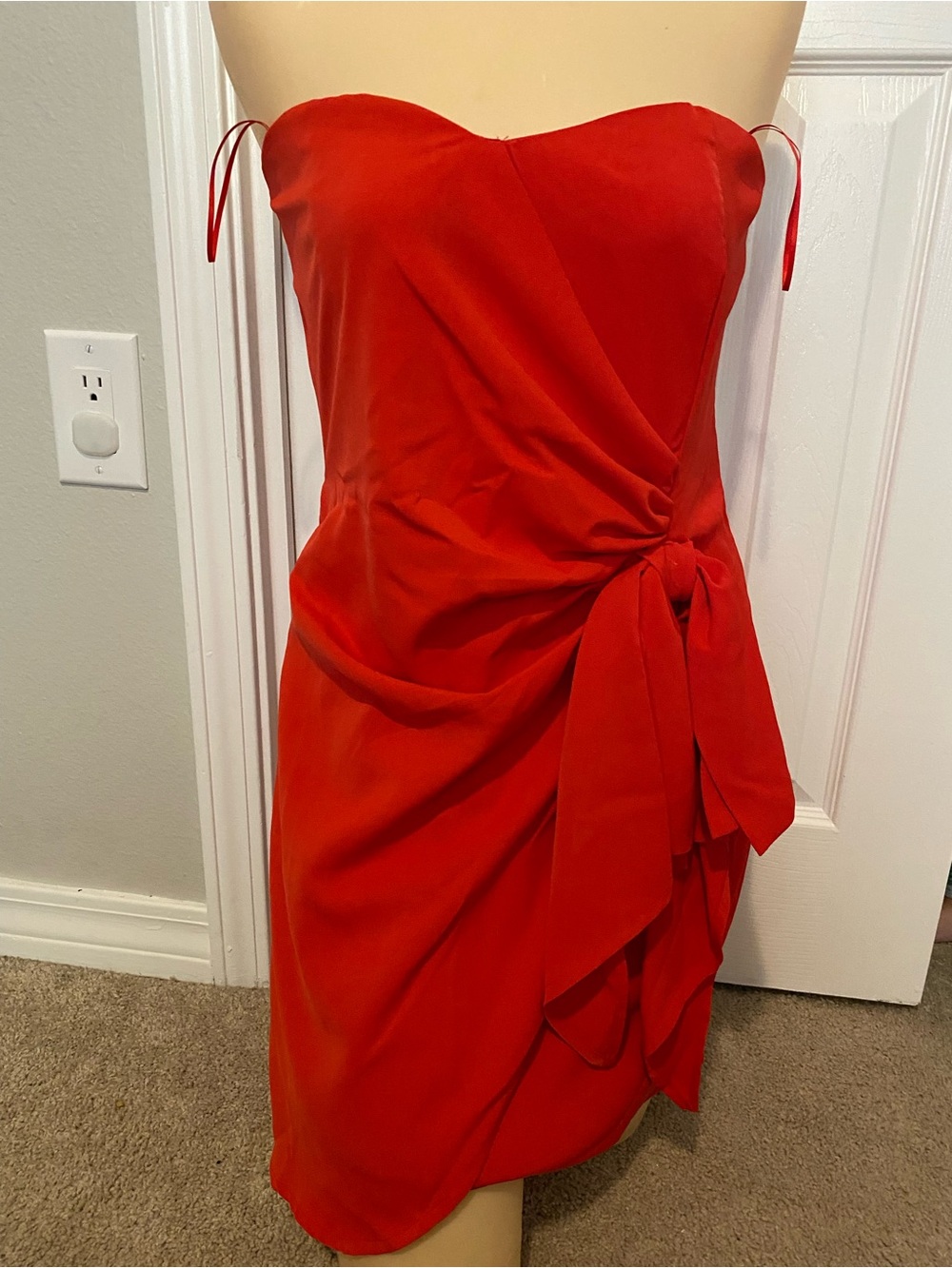 Elegant Strapless Red Tie-Detail Dress
